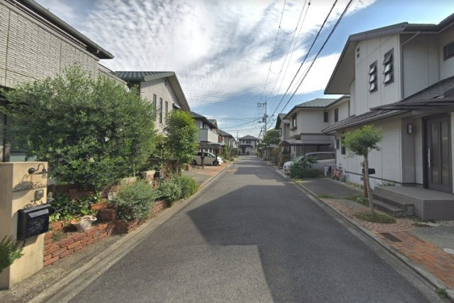 岸和田市行遇町　戸建の前面道路含む現地写真
