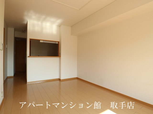 サニーガーデンの居間・リビング