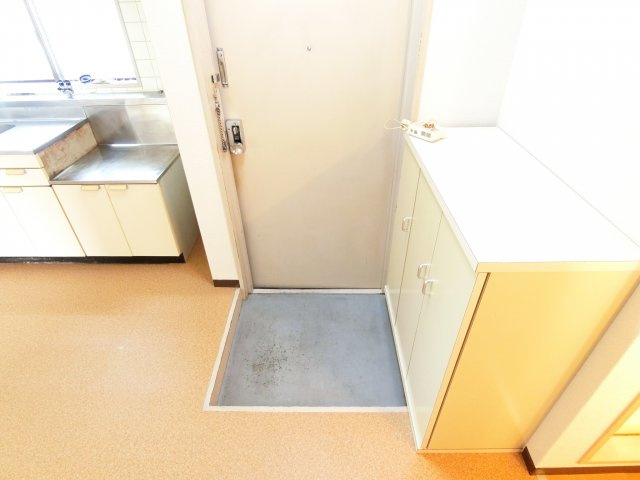 ツカサロイヤルハイツ千代田の玄関