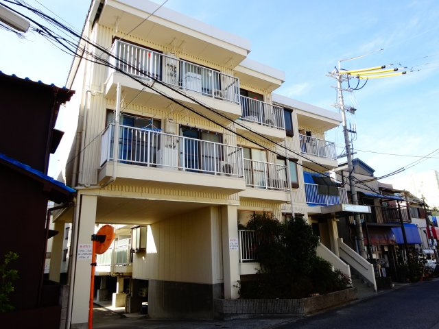 ツカサロイヤルハイツ千代田の外観