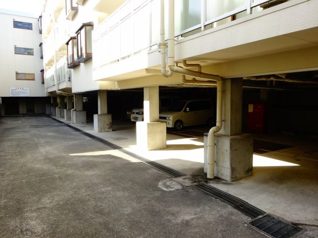 ツカサロイヤルハイツ千代田の駐車場