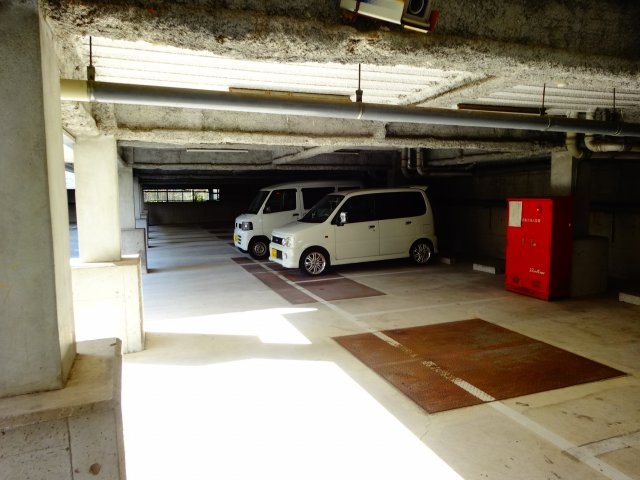 ツカサロイヤルハイツ千代田の駐車場