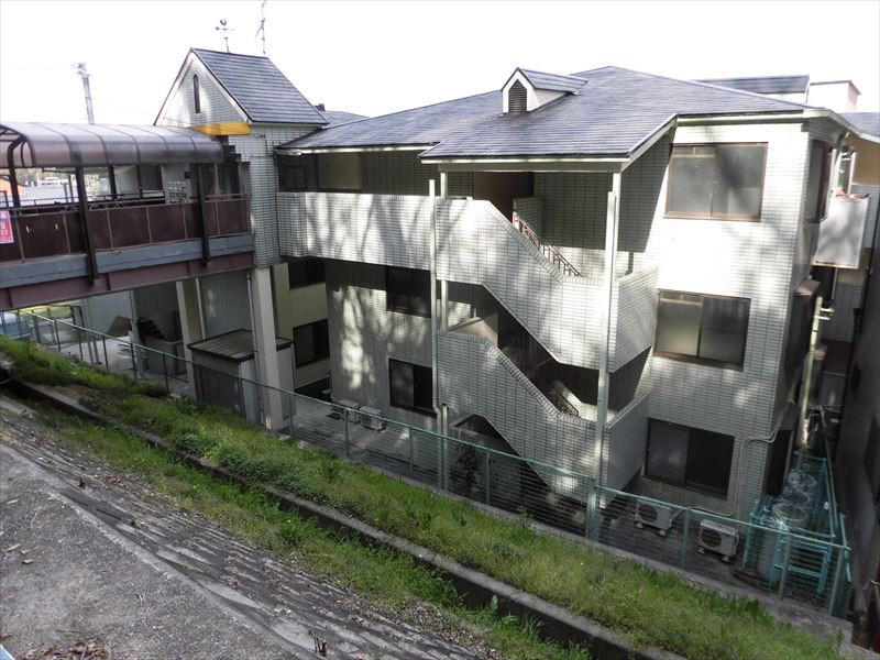 ロイヤルクレイン汐ノ宮の外観