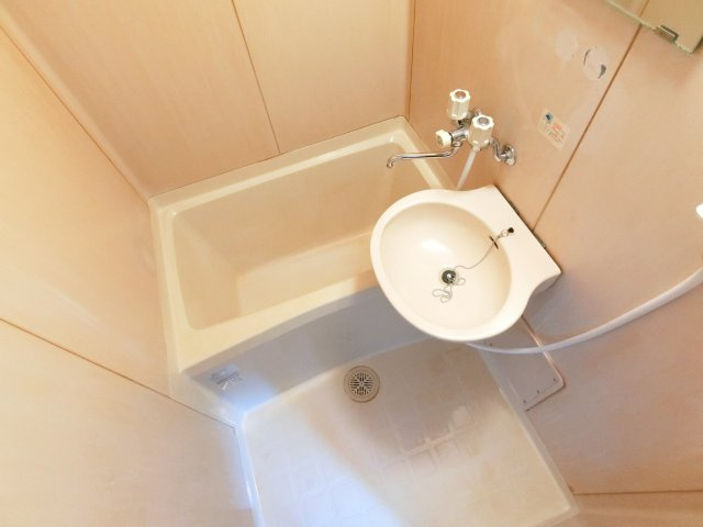 ロイヤルクレイン汐ノ宮の浴室