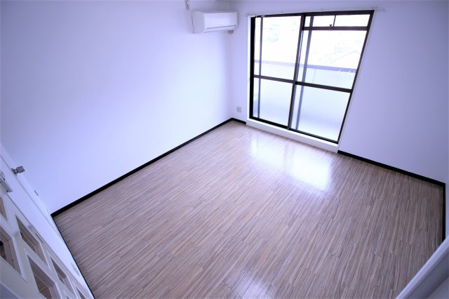 【洋室】 | ベルジュネス | ★8帖の洋室★