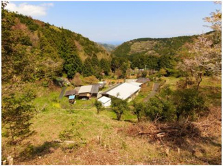 【外観】 | 相模灘を遠望する、果樹園や畑が広がる里山の風景です