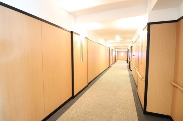 【その他共用部分】 | 【共用廊下】ホテルライクでグレード感あふれる内装です！外からの視線が届かない、安心の内廊下設計！