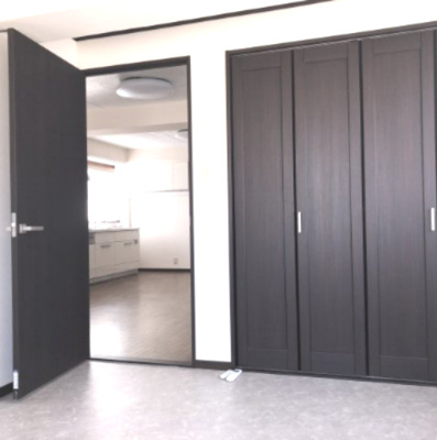 【洋室】 | ハリマビル | 明るい室内です