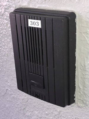 【玄関】 | ハリマビル | インターホンです