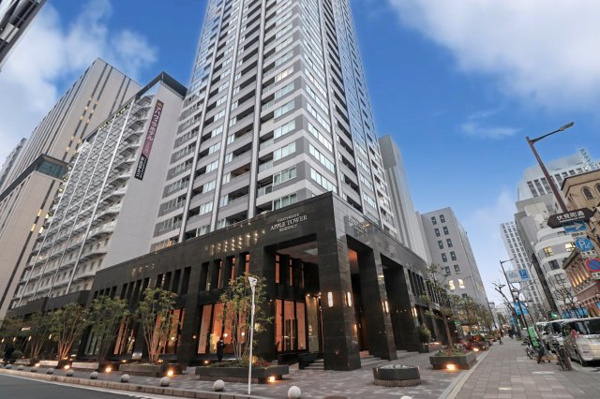 【外観】 | 【基壇部外観】重厚感あふれる基壇部は、風格ある佇まいで淀屋橋の歴史性を表現。周辺の歩道もきれいです！