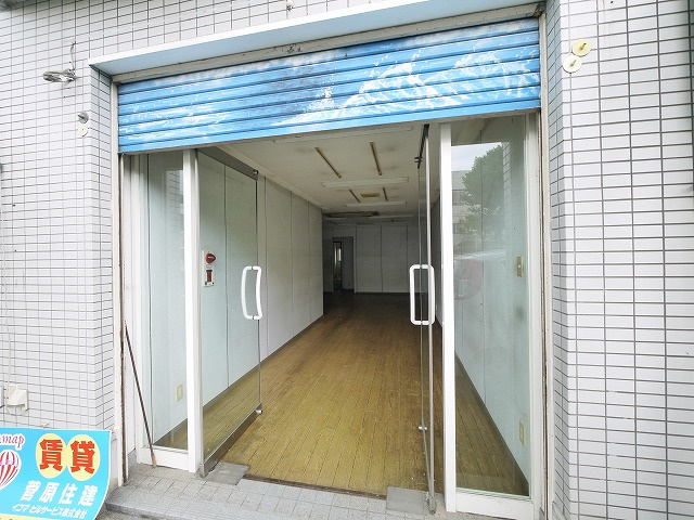 杉田ビルの玄関