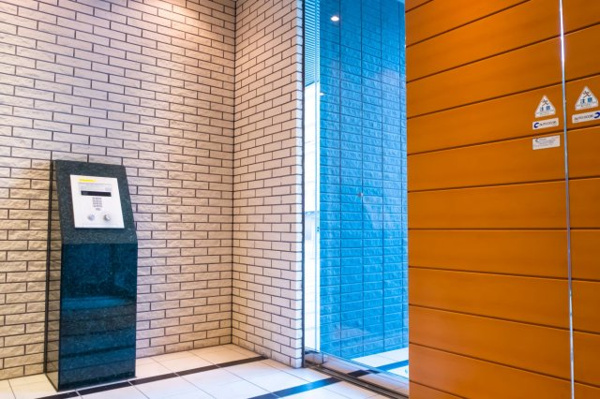 【エントランス】 | 【エントランス】もちろんオートロックです！強固なセキュリティで安心！