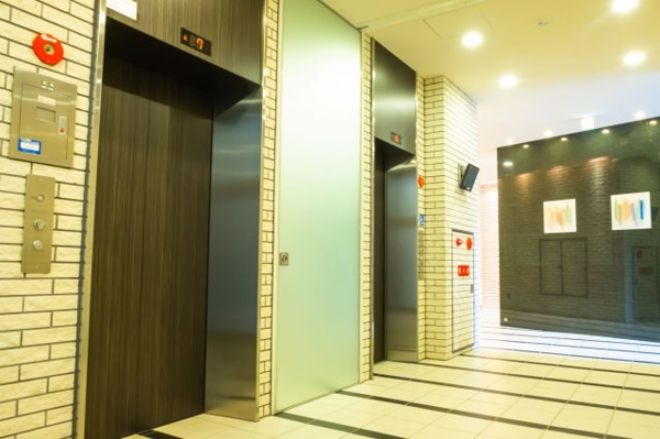 【その他共用部分】 | 【エレベーターホール】エレベーターは、17人乗りと9人乗りの2基がございます！