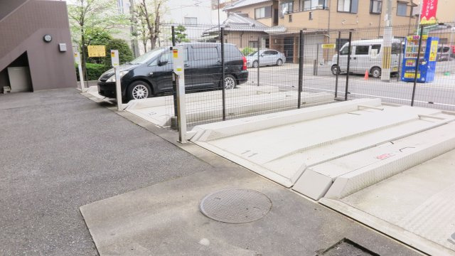 ブランシェ杭全の駐車場