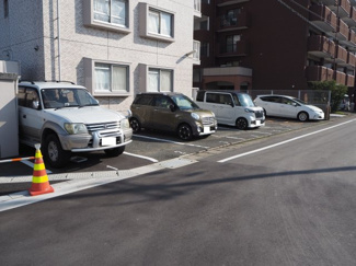 【駐車場】