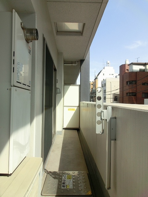 ParkAxis浅草橋のバルコニー