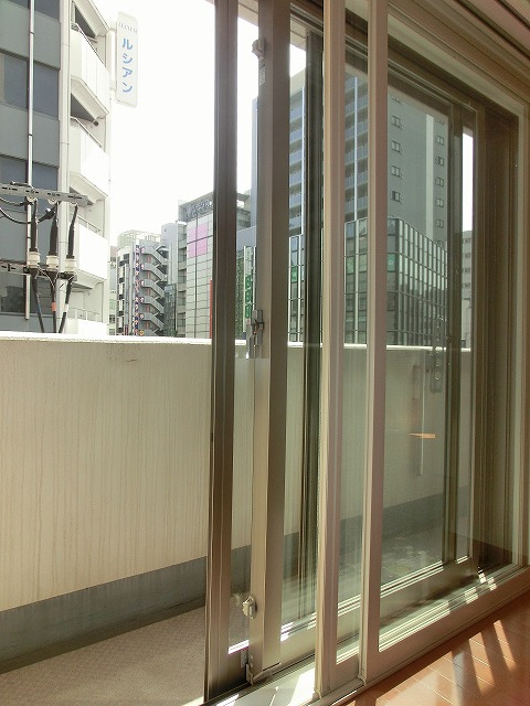 ParkAxis浅草橋の設備|2重窓のセキュリティと防音効果