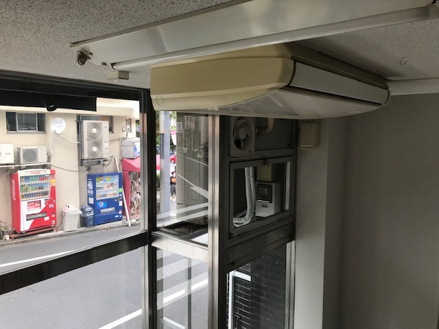 フサカビルのエントランス