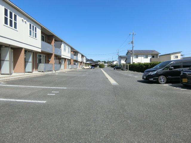 パインデュー　A棟の駐車場