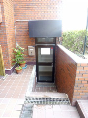 【外観】 | 元町駅北側の１階事務所