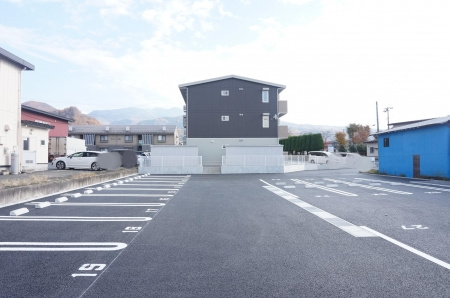 グラテナートの駐車場