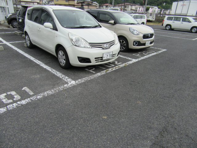 ピュアイン21の駐車場