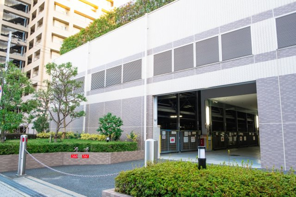 【駐車場】 | 【敷地内駐車場】きちんと整備されたきれいな駐車場です！十分な広さがあり、車の出し入れもスムーズ！