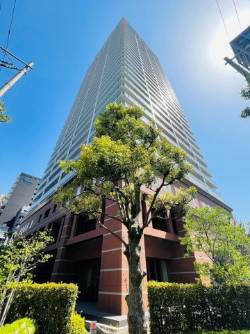 【外観】 | 【外観】水と緑の潤いで優雅に輝く、地上35階建て、総戸数244戸の超高層タワーマンション！