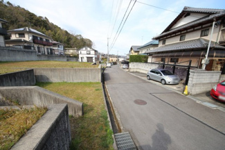 【前面道路含む現地写真】