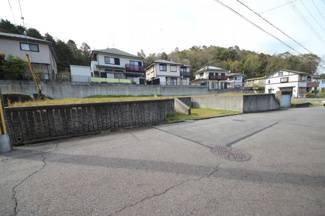 【前面道路含む現地写真】