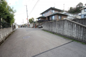 【前面道路含む現地写真】