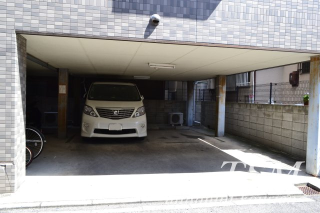 寿ハイツの駐車場|敷地内駐車場