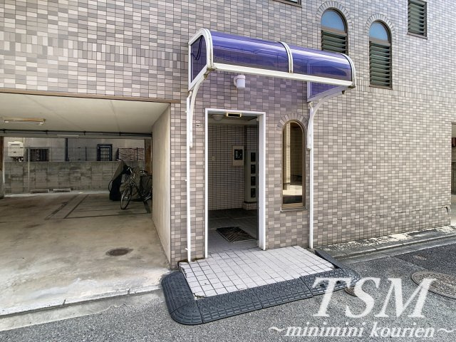 寿ハイツのエントランス