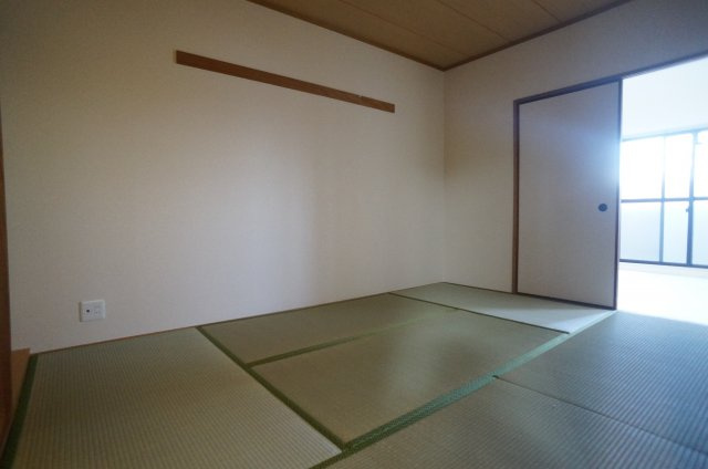 メゾンドール安倉の和室