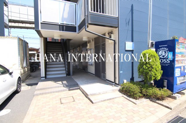 レオパレスフジニューコートのエントランス