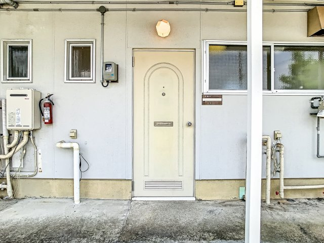 ナチュラルモダンに暮らすのエントランス|シンプルなエントランスです