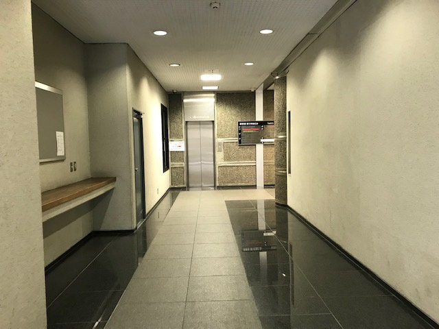 新横浜第１竹生ビルのエントランス