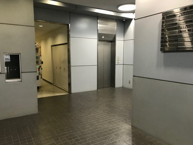 竹生第２ビルのエントランス