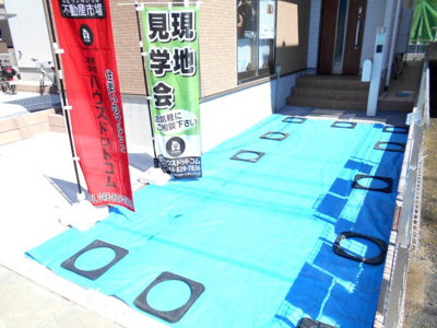 【駐車場】 | さいたま市　見沼区　丸ケ崎　町　全2棟　2号棟　32坪 らすと1棟 | 2380から2200万円に価格変更です。カーテンレール付き。