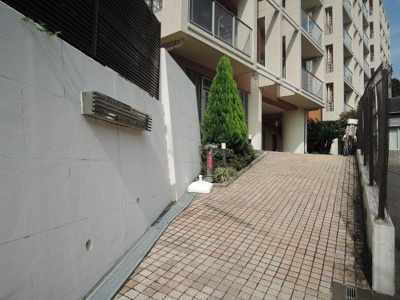 【エントランス】 | エルフィーノ横濱根岸