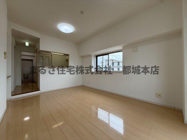 スカイコート年見の居間・リビング