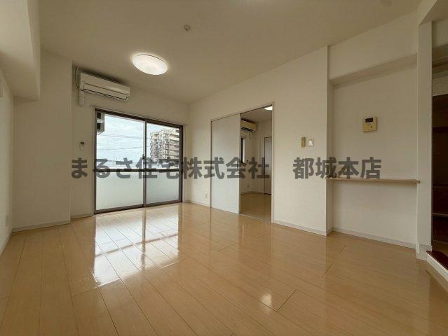 スカイコート年見の居間・リビング