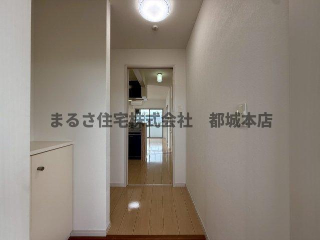 スカイコート年見のその他|収納もある玄関です