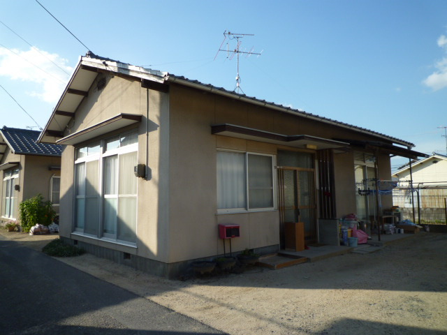 倉敷市中島の倉庫の外観
