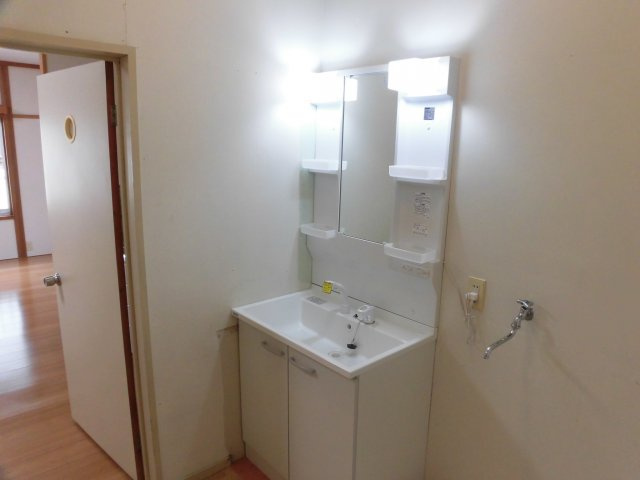 コーポサンシャインの独立洗面台|独立洗面台あり、毎朝おしゃれに忙しい女性の方におすすめです