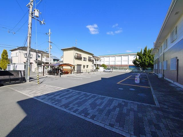 サンヴェール一条の駐車場