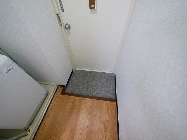 城戸ハイツ東棟の玄関|落ち着いた玄関です