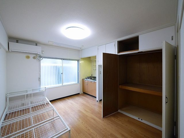 城戸ハイツ東棟の洋室|広々とした洋室です