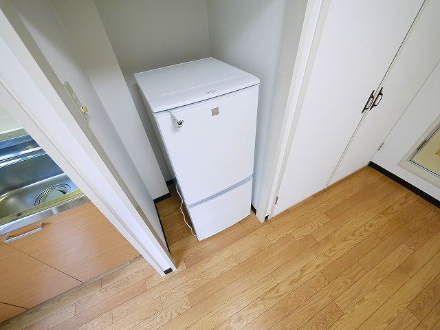 城戸ハイツ東棟の設備|2ドア冷蔵庫もついてます。