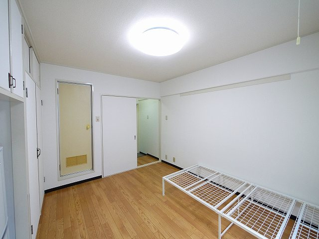 城戸ハイツ東棟の洋室|ゆったりした洋室です